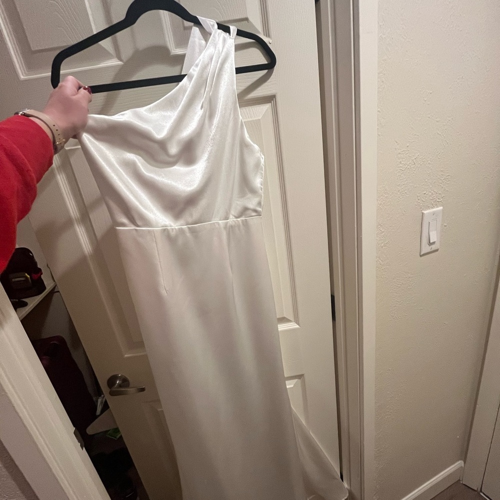 White Lulu’s one shoulder dress, Size M